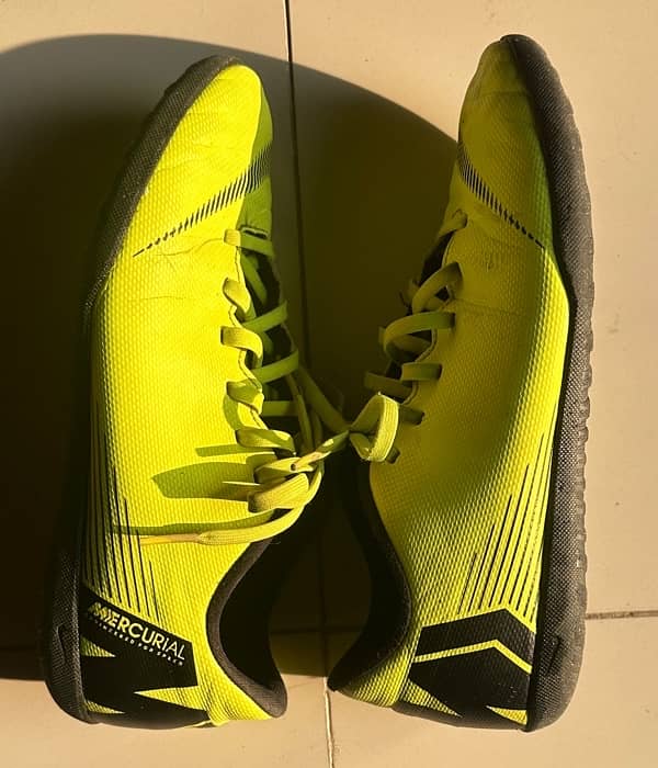 Original Nike Vapor 12 Club TF Football Shoes 1