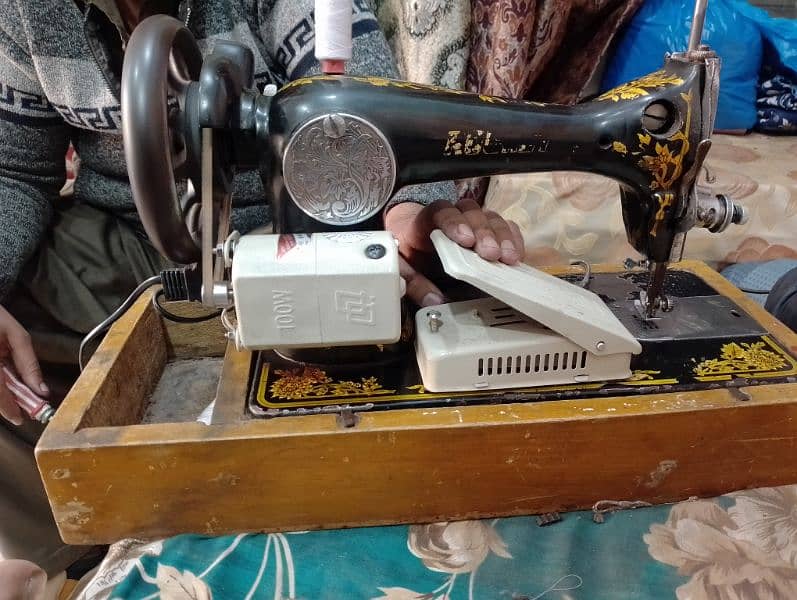 JAPANI ROCKET SEWING MACHINE FOR URGENT SALE 4