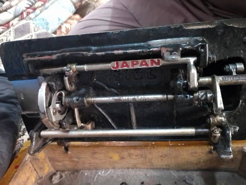 JAPANI ROCKET SEWING MACHINE FOR URGENT SALE 6