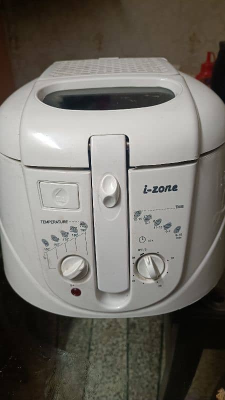 Deep fryer i-zone company slightly used just 1 time 2