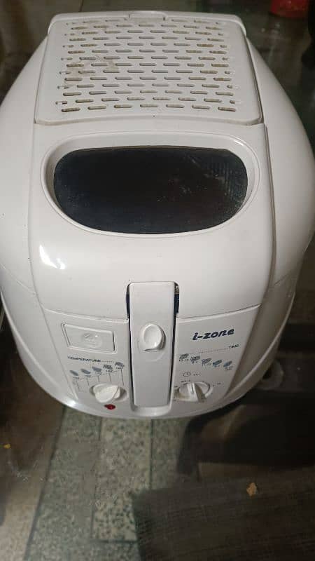 Deep fryer i-zone company slightly used just 1 time 3