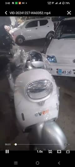 evee NISA scooty white