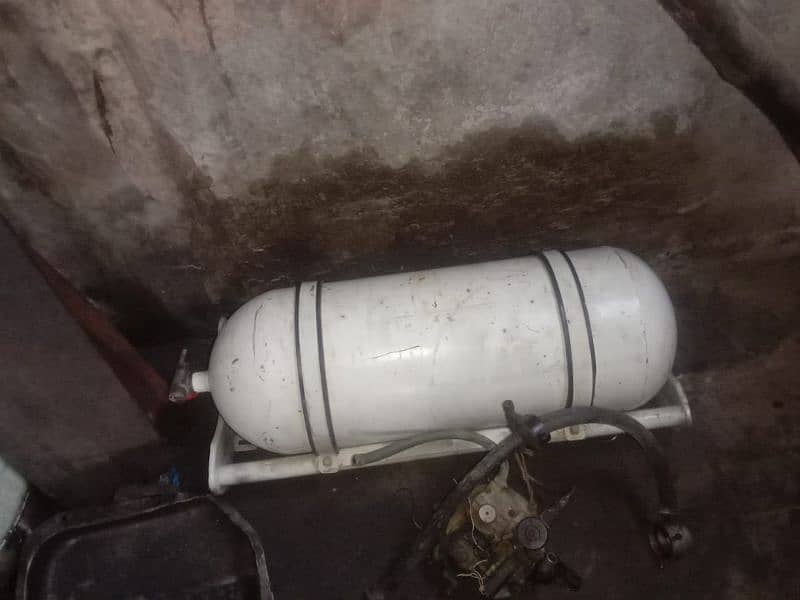 Original CNG  Cylinder with Kit for urgent sale 1