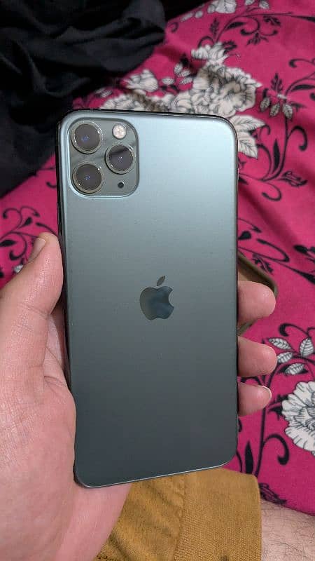 iPhone 11 PRO MAX 4