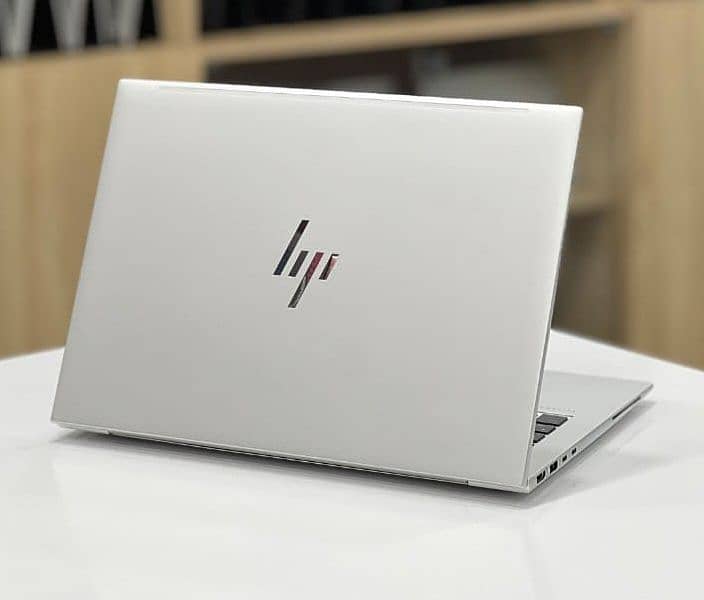 HP 1040 Core i7 7th Generation (Ram 16GB + SSD 256GB) IPS Display 0