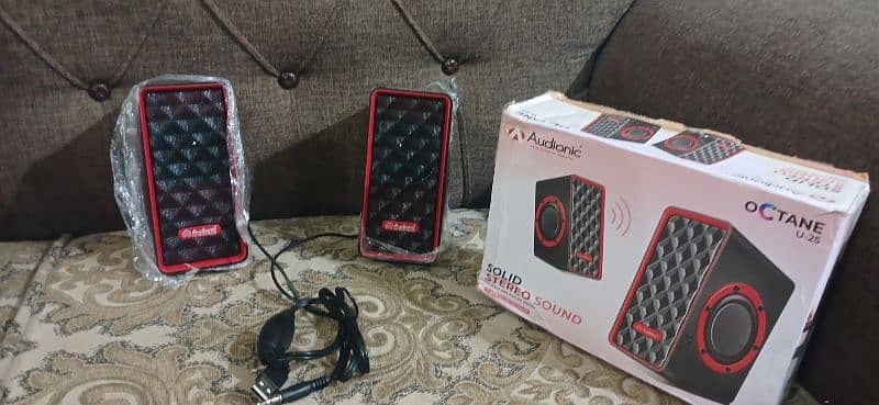 AUDIONIC OUTLET 0