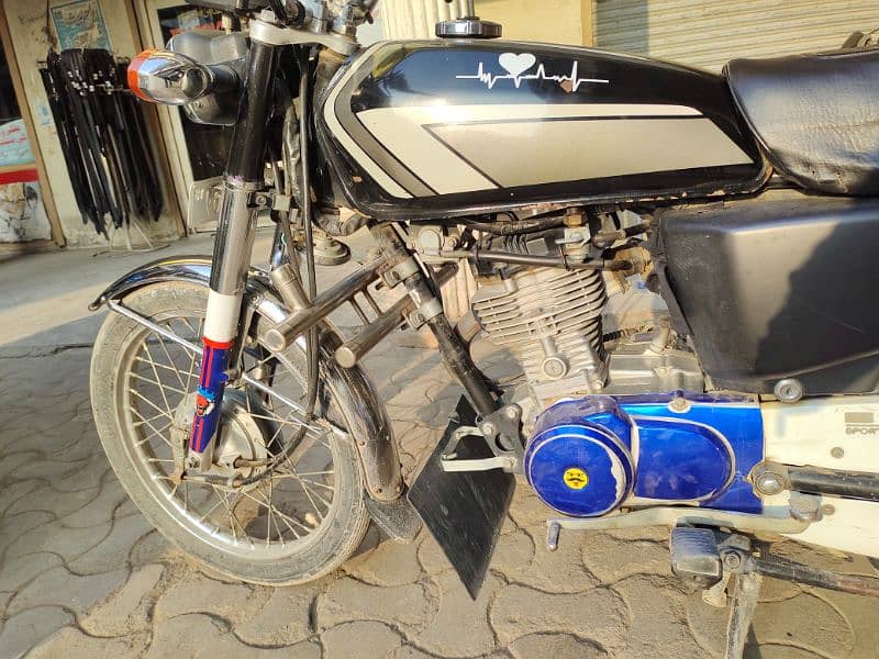 Honda 125(2017/18) in good condition with new genuine Tanki Tappy 1