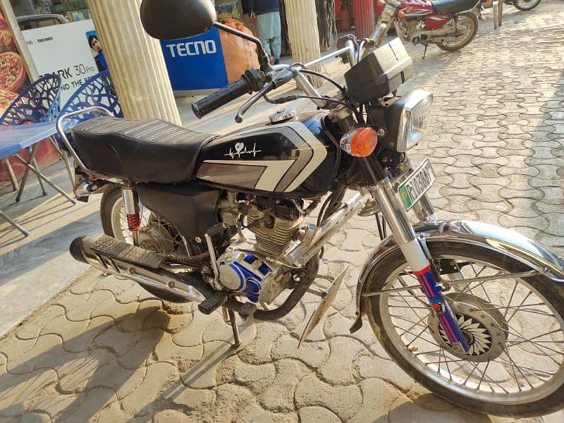 Honda 125(2017/18) in good condition with new genuine Tanki Tappy 3