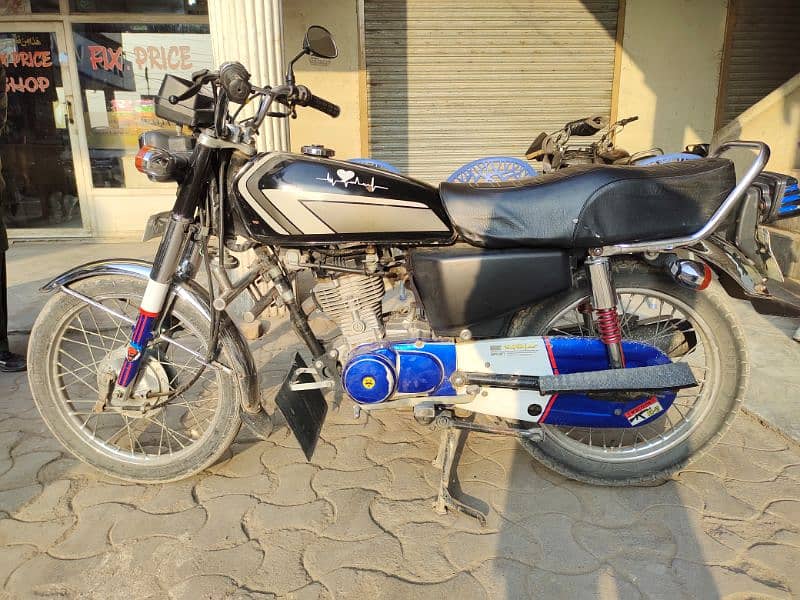 Honda 125(2017/18) in good condition with new genuine Tanki Tappy 6