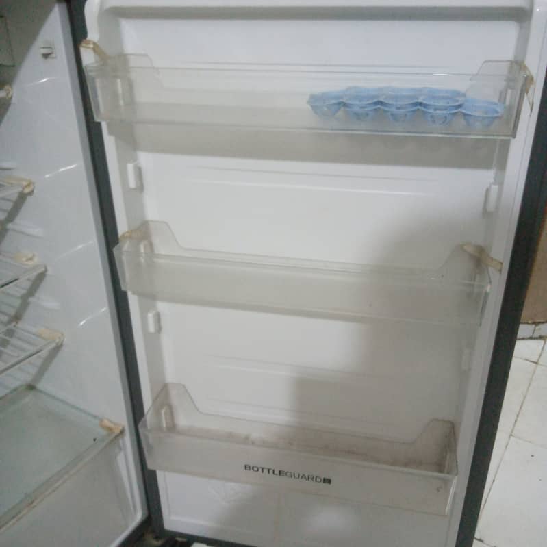 Urgent sell heir fridge 3