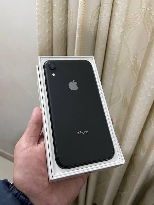 I PHONE XR (128 GB) 8