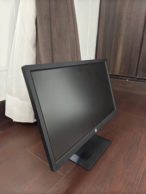 HP P204v 19.5” LED Monitor 1