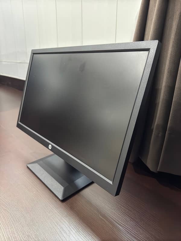 HP P204v 19.5” LED Monitor 2