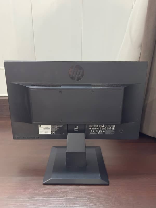 HP P204v 19.5” LED Monitor 3