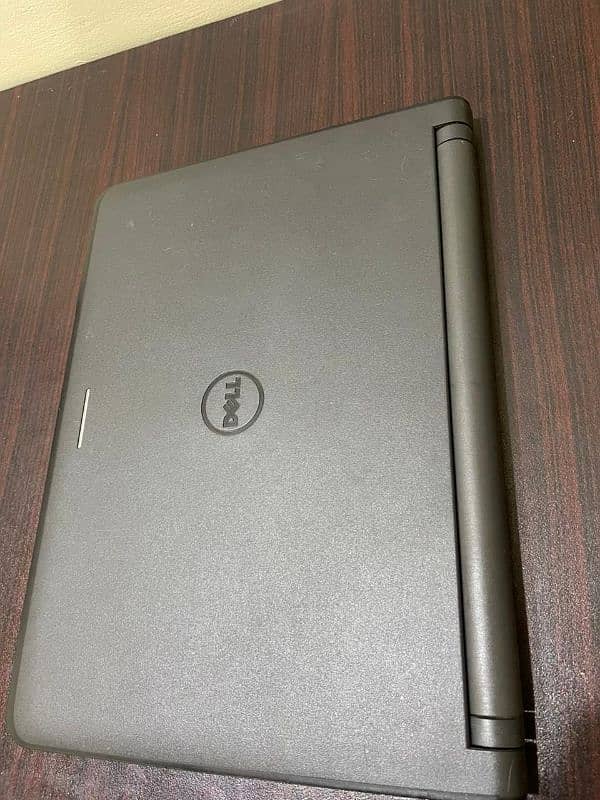 Dell Latitude 3350 1