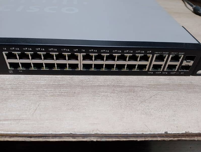 Cisco Switch SG-300 1Gig 03142330004 2