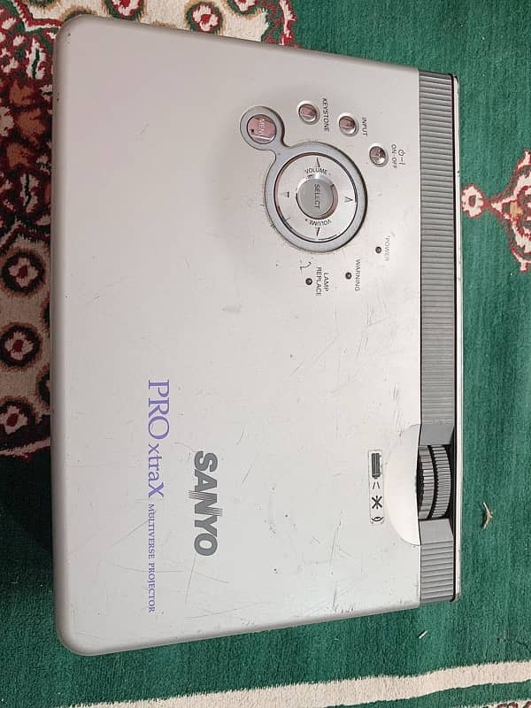 sanyo japanese multimedia projector 1