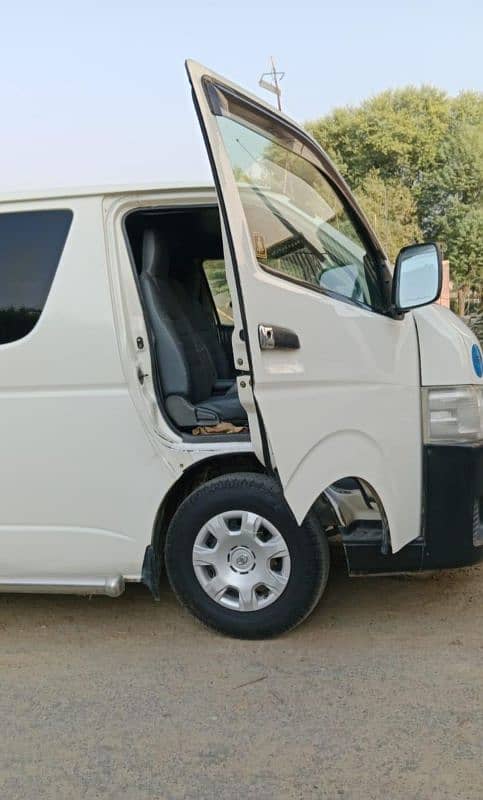 Toyota Hiace 200 Buxa 2