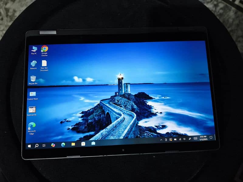 Dell latitude 5300 2 in 1 (*Touch*Screen*) 1