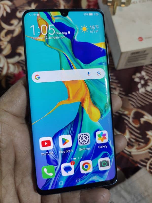 P30pro. 8gb 256gb Dual sim. very minor Glass break. pta official 6