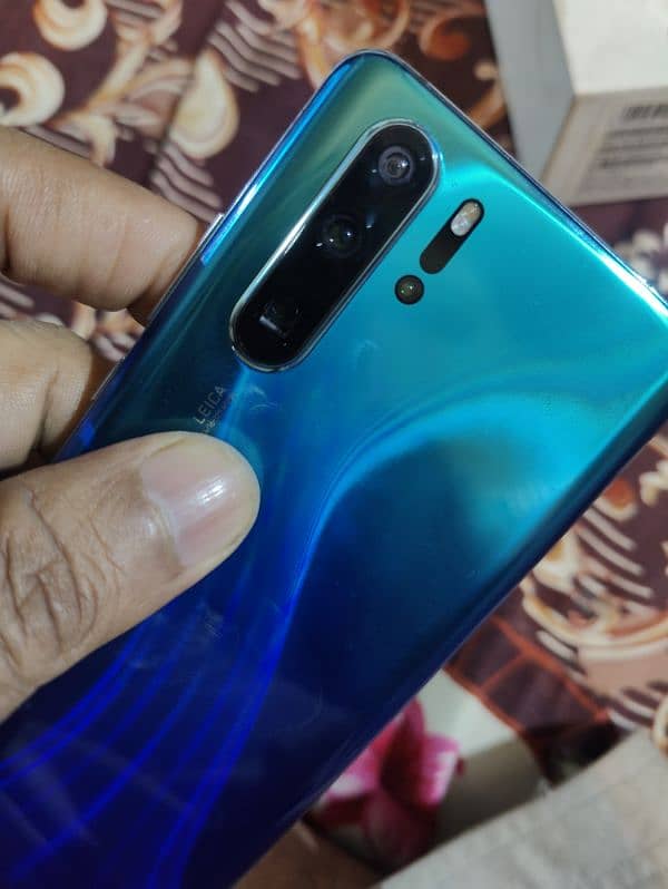 P30pro. 8gb 256gb Dual sim. very minor Glass break. pta official 7