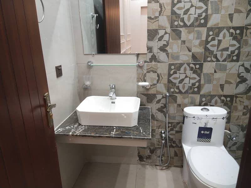 Flat For Rent In park View City Lahore 1