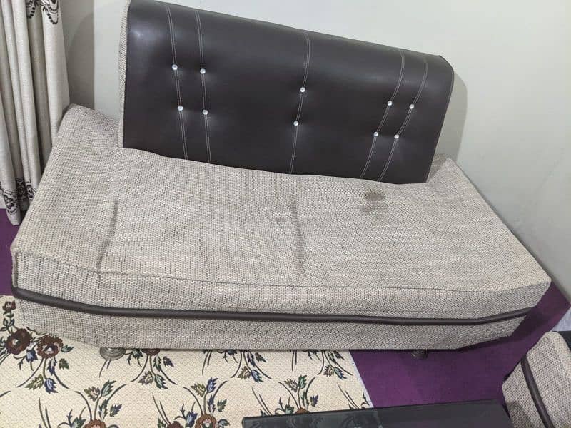 4 Seater Sofa Set One Year Used Only 5