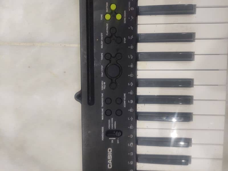 Piano Casio 4