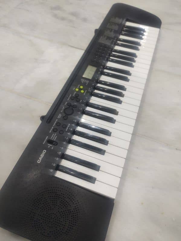 Piano Casio 5