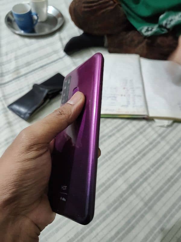 Infinix hot 9 with box and charger 4/64 2