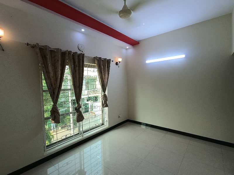 Spacious House Is Available For Sale In Ideal Location Of Bahria Town - Block AA 12