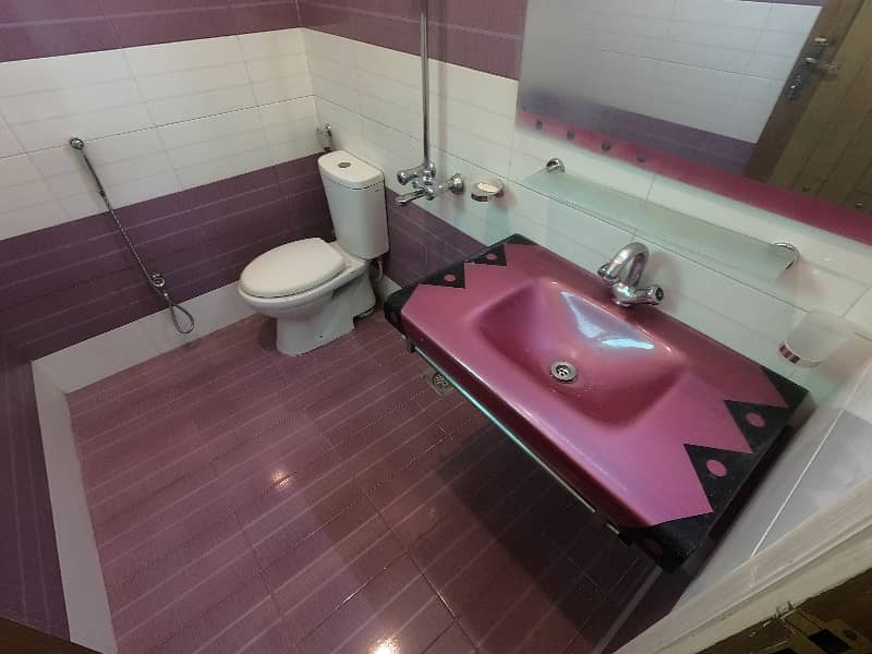 Spacious House Is Available For Sale In Ideal Location Of Bahria Town - Block AA 14