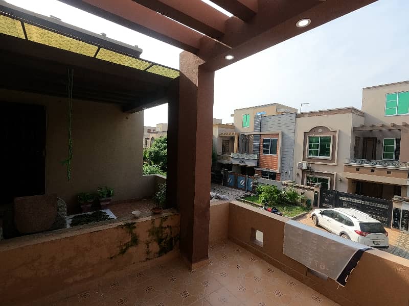 Spacious House Is Available For Sale In Ideal Location Of Bahria Town - Block AA 18