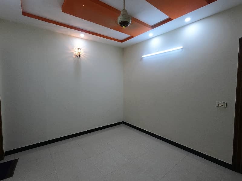 Spacious House Is Available For Sale In Ideal Location Of Bahria Town - Block AA 26