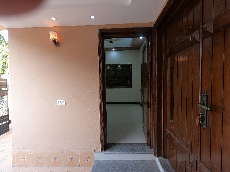 Spacious House Is Available For Sale In Ideal Location Of Bahria Town - Block AA 31