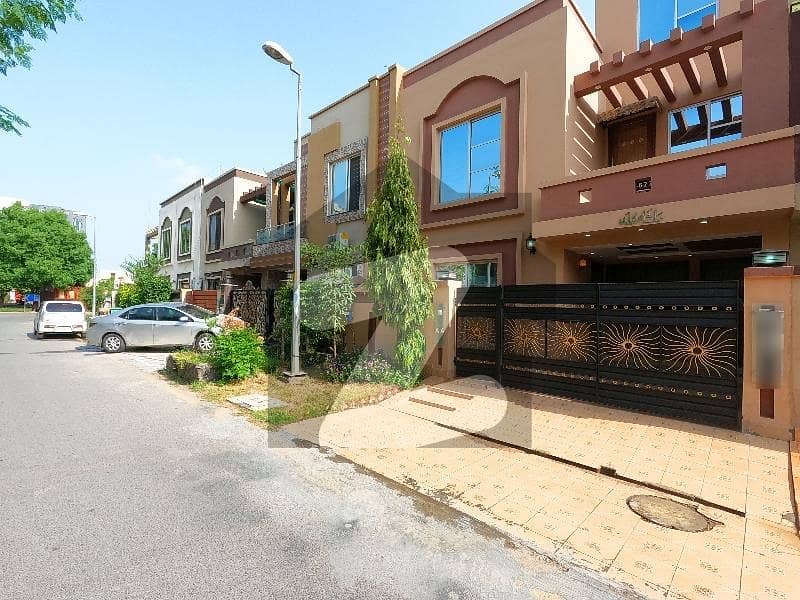 Spacious House Is Available For Sale In Ideal Location Of Bahria Town - Block AA 3