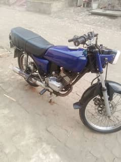 Kawasaki bike sale. . . Blue clr And 88 moddle. . . condition 10by9