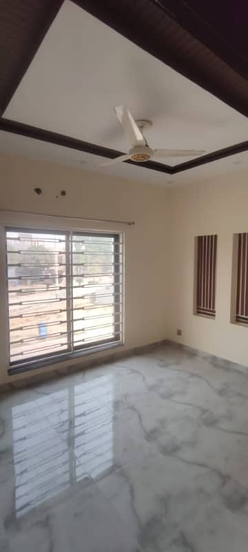 A 10 Marla Ideal Location Corner Upper Portion Available For Rent With Gas In Rafi Block 3