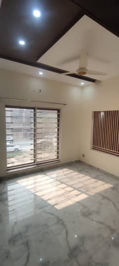 A 10 Marla Ideal Location Corner Upper Portion Available For Rent With Gas In Rafi Block