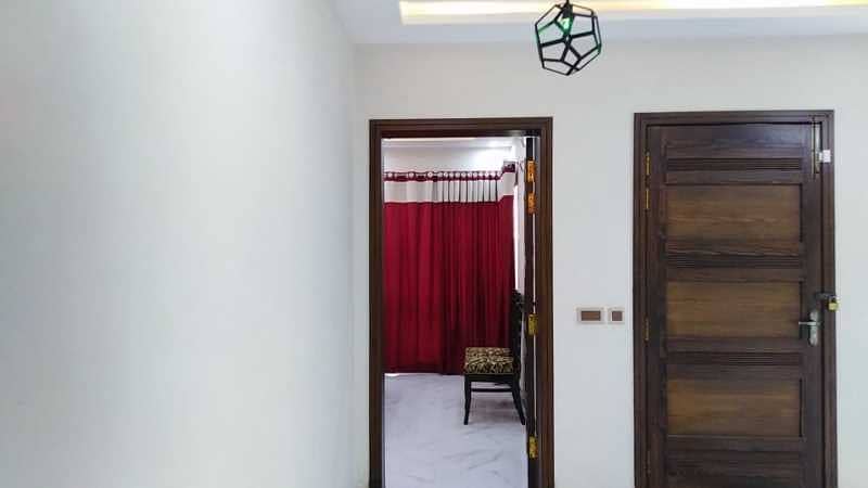 10 Marla Fully Furnished Ideal Location 1st Entry Brand New House For Rent In Gulbahar Block Of Bahria Town Lahore 17