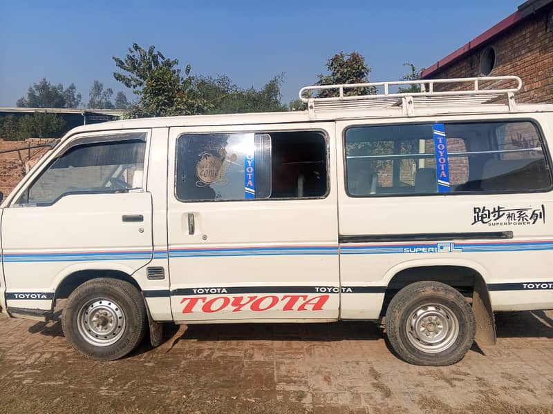 Toyota Hiace 8