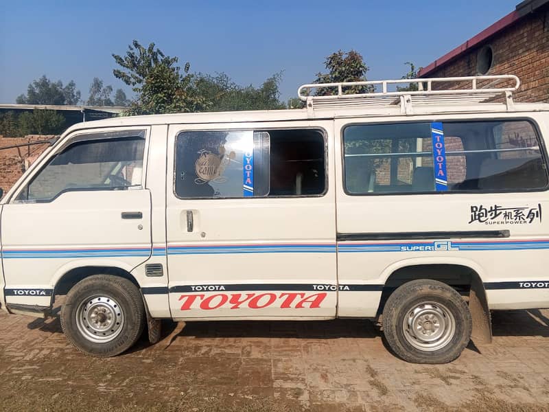 Toyota Hiace 9