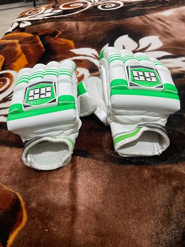 hard ball batting gloves for sale in excellent condition 1