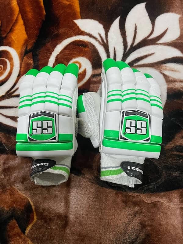 hard ball batting gloves for sale in excellent condition 0