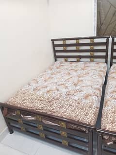 2 iron Bed pair