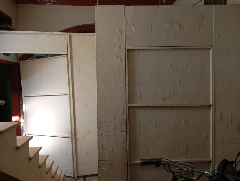 PARTITION WALL FOR SALE GOOD CONDITION WALL PARTITION 1