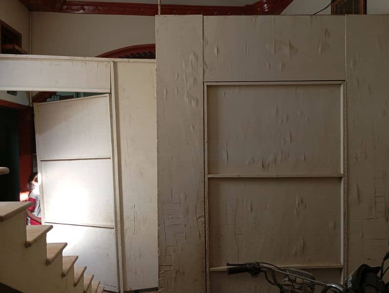 PARTITION WALL FOR SALE GOOD CONDITION WALL PARTITION 2