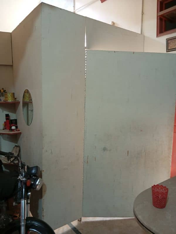 PARTITION WALL FOR SALE GOOD CONDITION WALL PARTITION 3