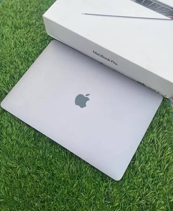 APPLE MACKBOOK PRO 2017 { 8/256GB } Good con. . WhatsApp (03274117805) 1