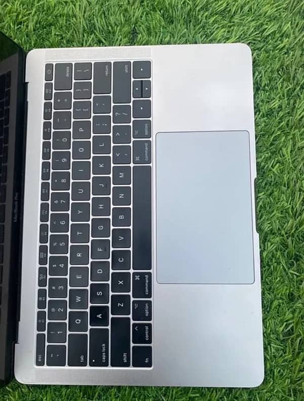 APPLE MACKBOOK PRO 2017 { 8/256GB } Good con. . WhatsApp (03274117805) 3